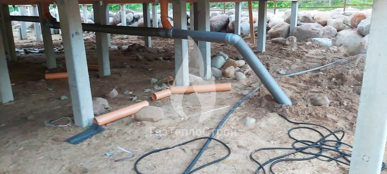 Изображение труб подведенных к дому